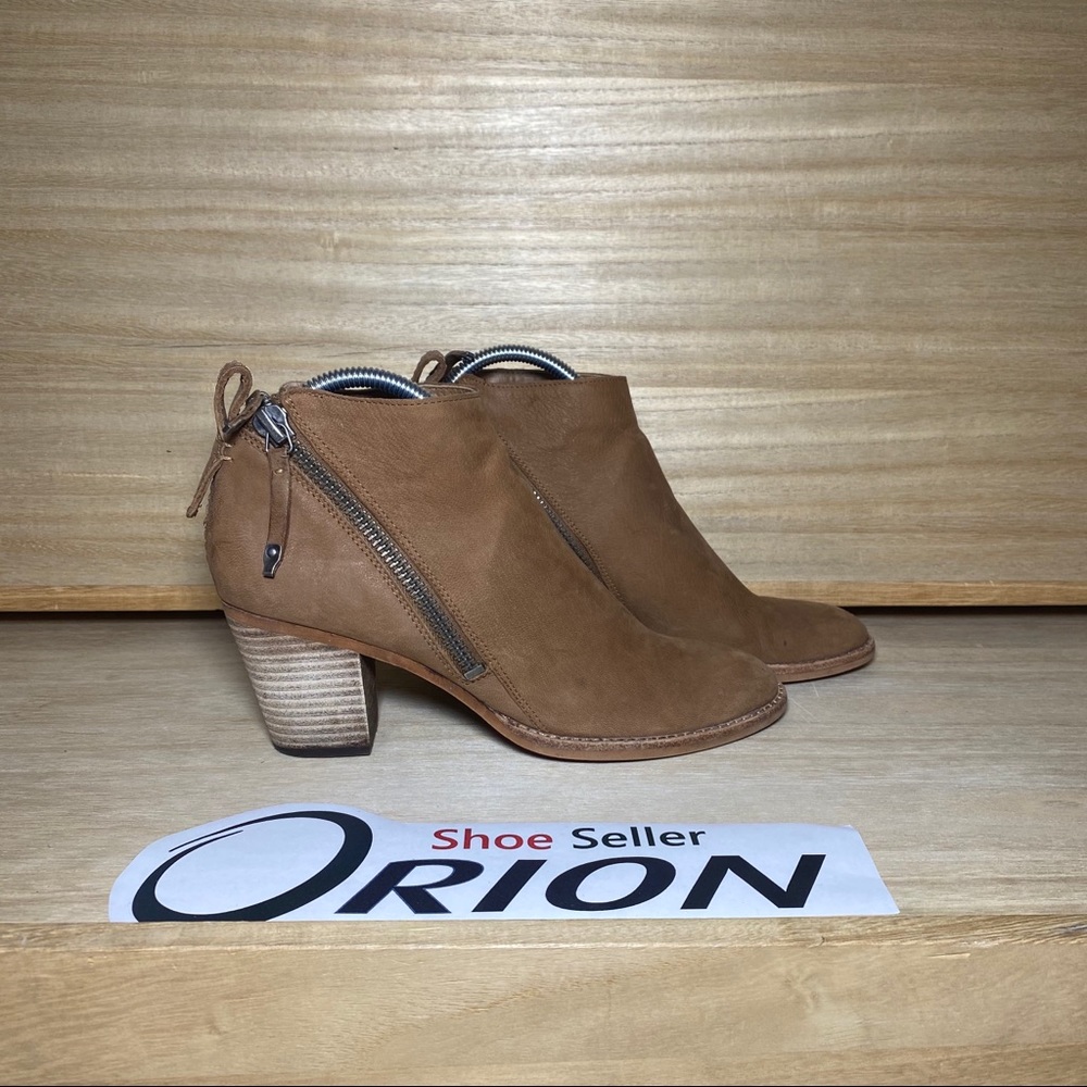 Dolce Vita Jaeger Suede zipper ankle booties